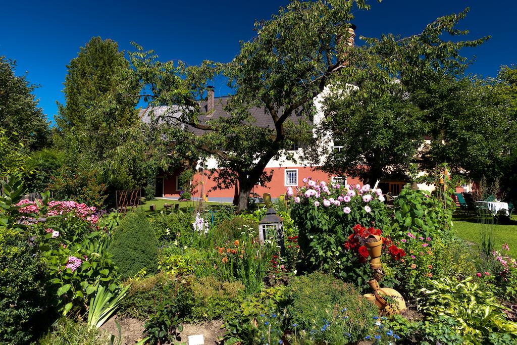 Gasthof Braeuer - Familie Eibensteiner Weisskirchen in Steiermark Luaran gambar
