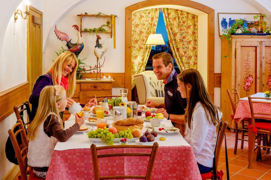 Gasthof Braeuer - Familie Eibensteiner Weisskirchen in Steiermark Luaran gambar
